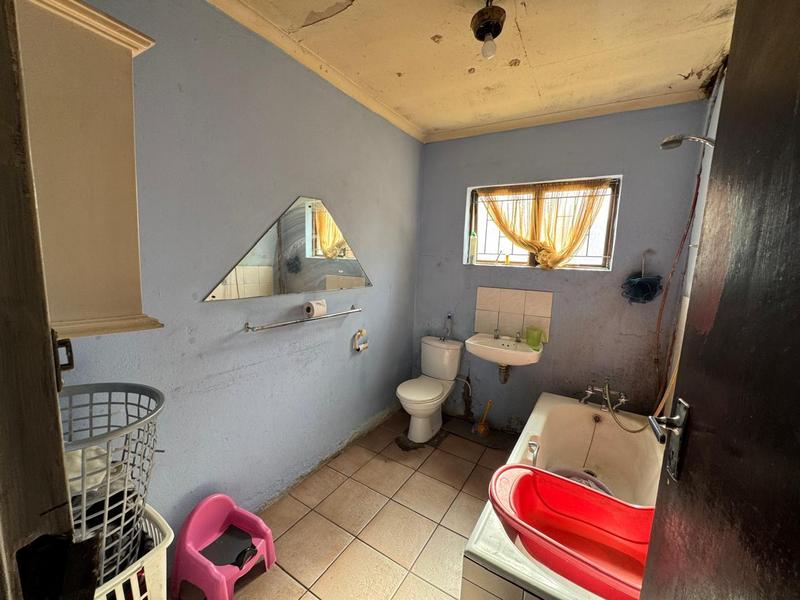 7 Bedroom Property for Sale in Grassy Park Western Cape